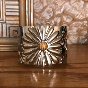 🔹Daisy Cuff Bracelet